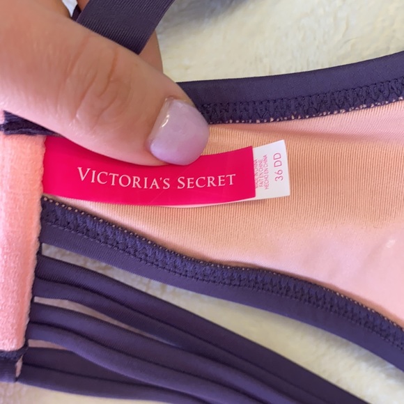 Victoria’s Secret Bikini - Picture 6 of 10